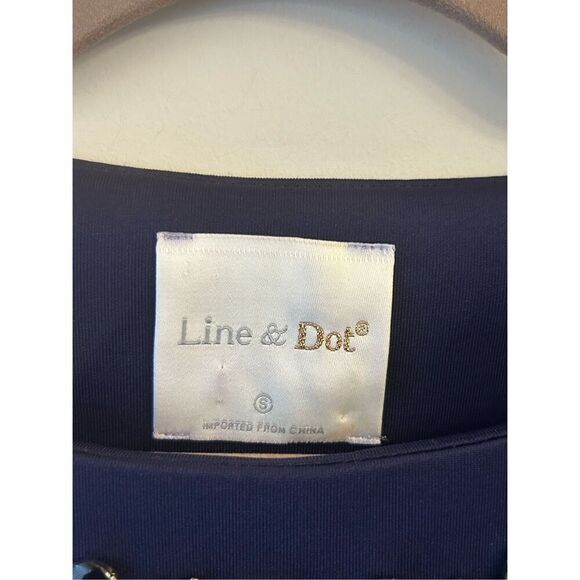 Line & Dot embellished top size S - Picture 4 of 8